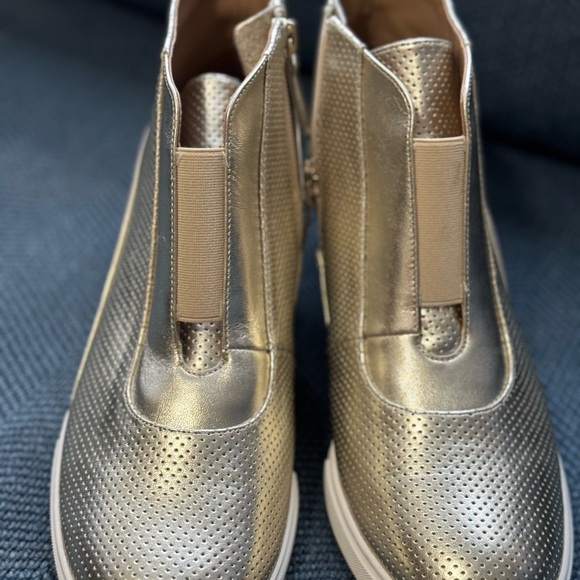 Linea Paolo gold wedge sneakers size 8.5 - Picture 4 of 15